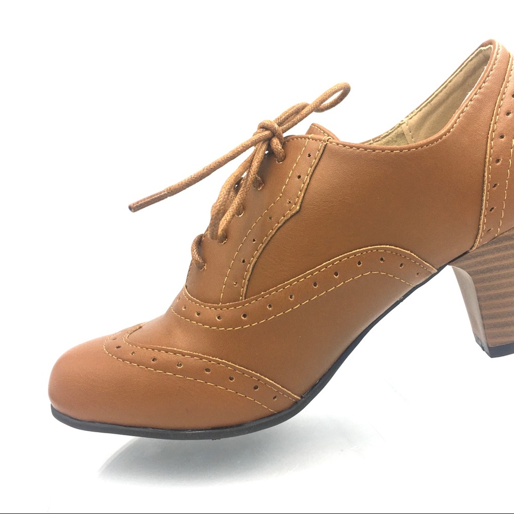 LAST PAIR! Oxford Brogue Heel Pumps - Round Toe in Tan - Picture 5 of 7